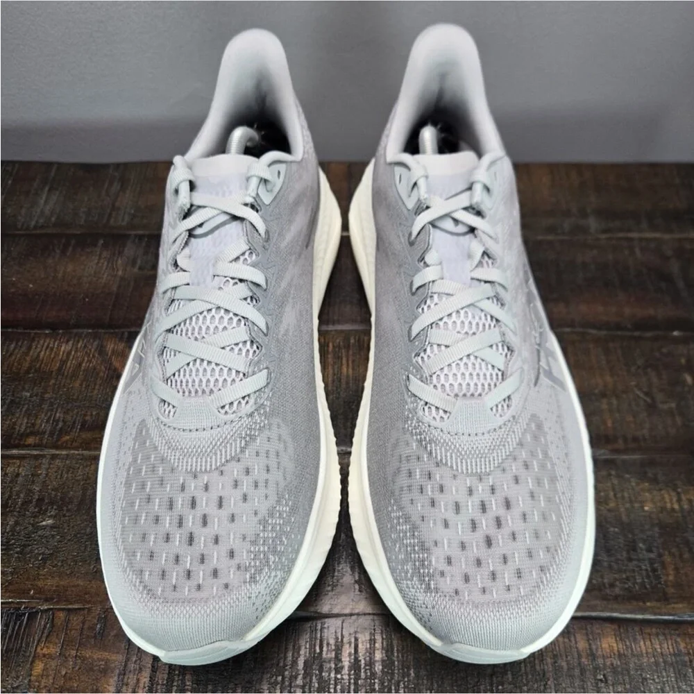 Like New! Hoka One One Men's Athletic Shoes Gray White